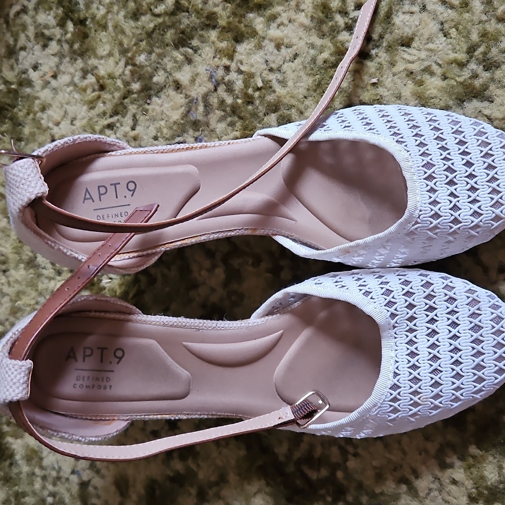 Apt 9 Wedges